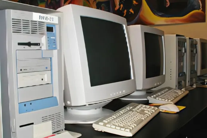 AOL Dial-Up Internet Shutdown Marks the End of a 90s Internet Era